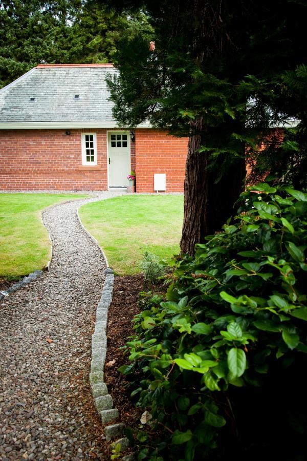 The Gardener'S Cottage 던블레인 외부 사진